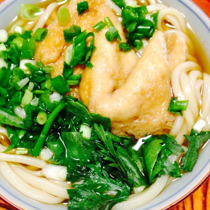 春菊をたっぷり入れたキツネうどん